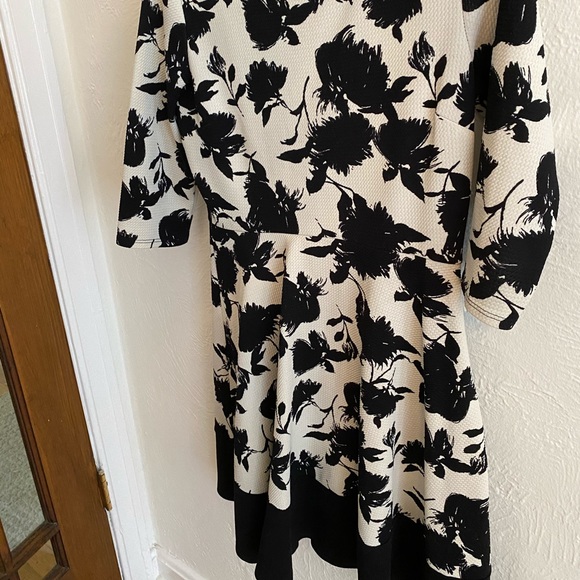 Gilli Black and White Dress - Picture 2 of 3